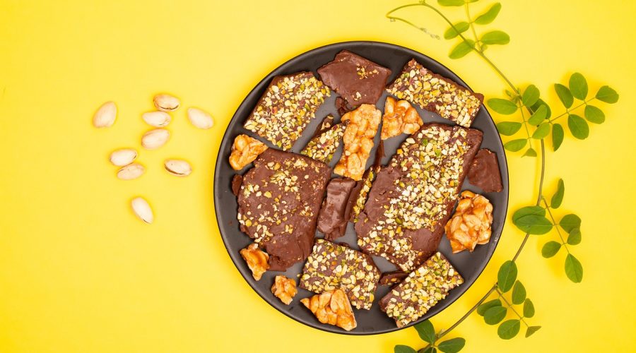 chocolathhoglfate bars, pistachio nuts